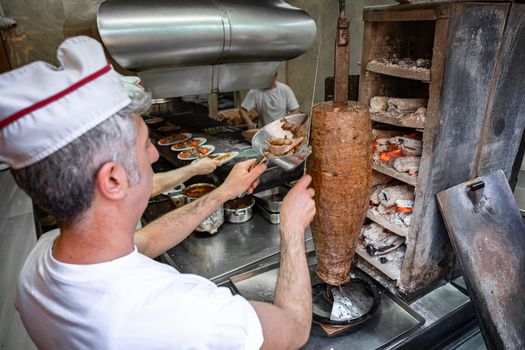 Broodje döner met salade en saus in het centrum van Oudgouda, passend bij beste doner Oudgouda