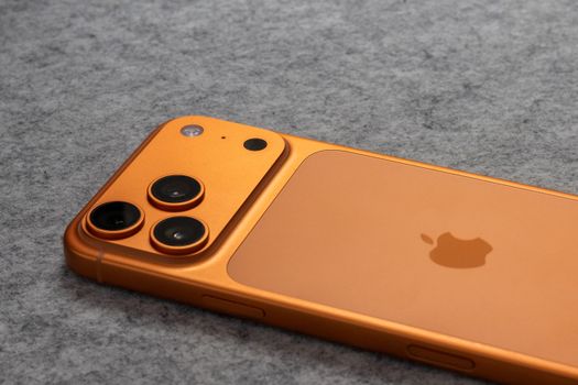 Render van de iPhone 17 Air naast andere Apple-modellen met focus op dun design en USB-C