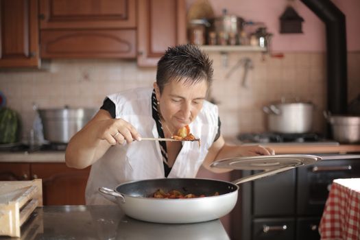 Snelle familierecepten op tafel in Oudgouda met traybake, tosti en warme appel-yoghurt