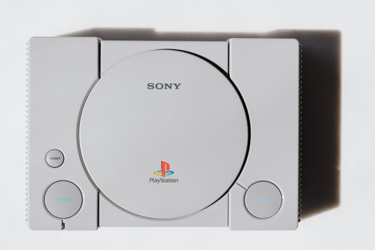 PlayStation-controller voor een tv-scherm met storingsmelding, relevant voor een PlayStation-storing in Oudgouda
